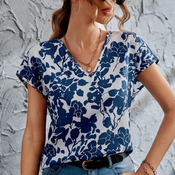 All Over Floral Print V Neck Blouse *NEW* - Picture 6 of 6